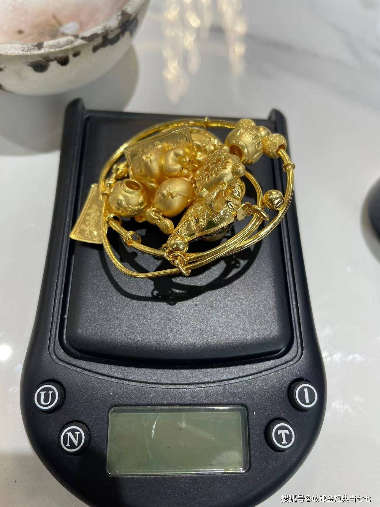 桐乡最新24小时上门回收金价方法分析(最方便真实的桐乡24小时上门回收黄金方法)